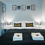 The Clifford Gathering - Sleeps Up To 10 *