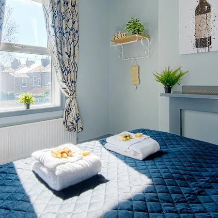 The Clifford Gathering - Sleeps Up To 10 *