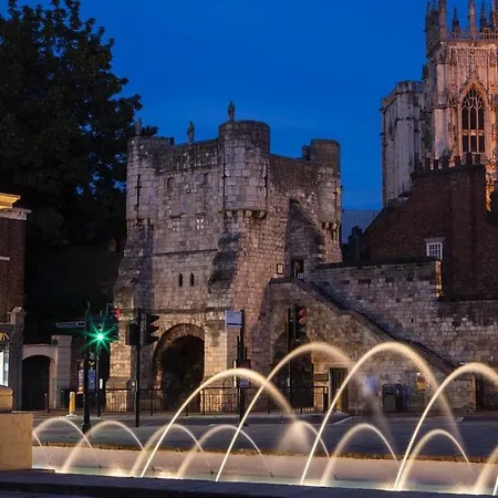 The Clifford Gathering - Sleeps Up To 10 Apartament