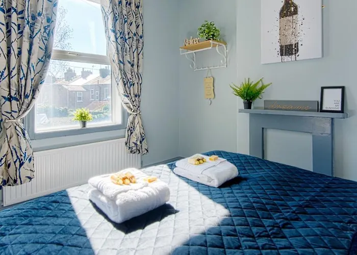 The Clifford Gathering - Sleeps Up To 10 *