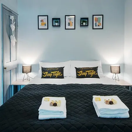 The Clifford Gathering - Sleeps Up To 10 *