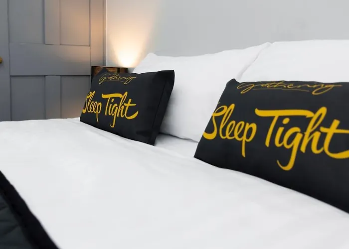 The Clifford Gathering - Sleeps Up To 10 *